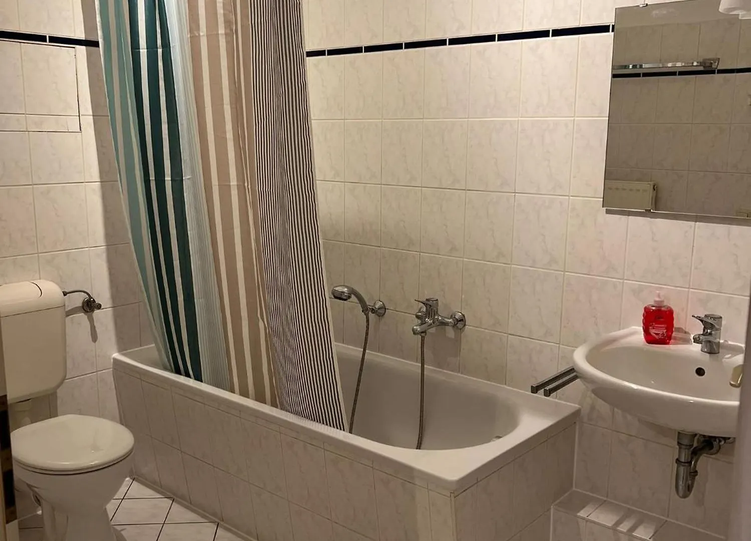 Leipzig Lindenau - Haus Mit 3 Ferienwohnungen Im Westen 0*,